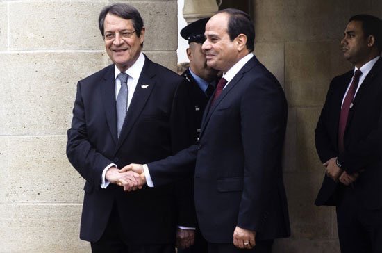 ReemtahaReem's tweet photo. #السيسي_منور_قبرص
الرئيس ينور ويشرف اي مكان فالدنيا
رئيسي وافتخر
الجنرال رئيس مصر 2018  ان شاء الله
عبدالفتاااااااااااح السيسي 😍✌ https://t.co/6UPomTKMaQ