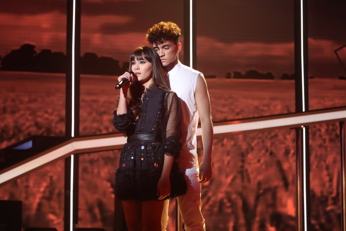 OT_Oficial's tweet photo. Llega el momento romántico de la noche… ¿Quién no ha llorado alguna vez con esta canción? Amaia y Aitana, “Con Las Ganas”. #OTGala4 https://t.co/ea8hBBhmCt