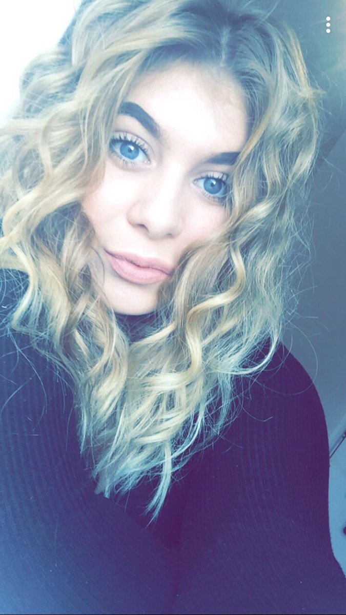chloefayeRT's tweet photo. @CalTurnerUK #selfieforcal β€οΈ https://t.co/DGv6KV4BGP