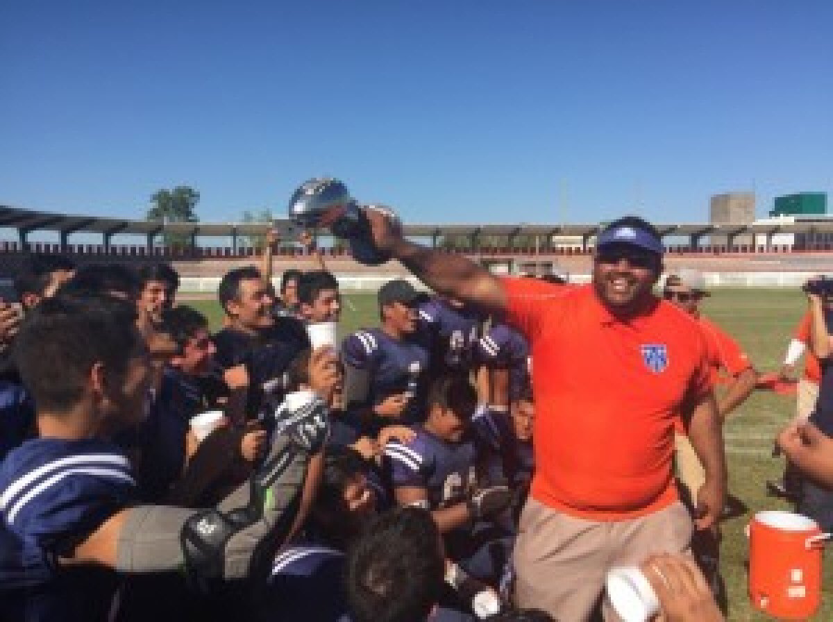 Tercer_Cuarto's tweet photo. @TecosFootball y CorrecaminosUAT dirigidos por @ElDiarioSSS son los primeros equipos campeones en la Juvenil Otoño de @OnefaMX 🇲🇽🏈🏆

📲 https://t.co/FQCnNWDpE8 https://t.co/n5vfcwOEwc
