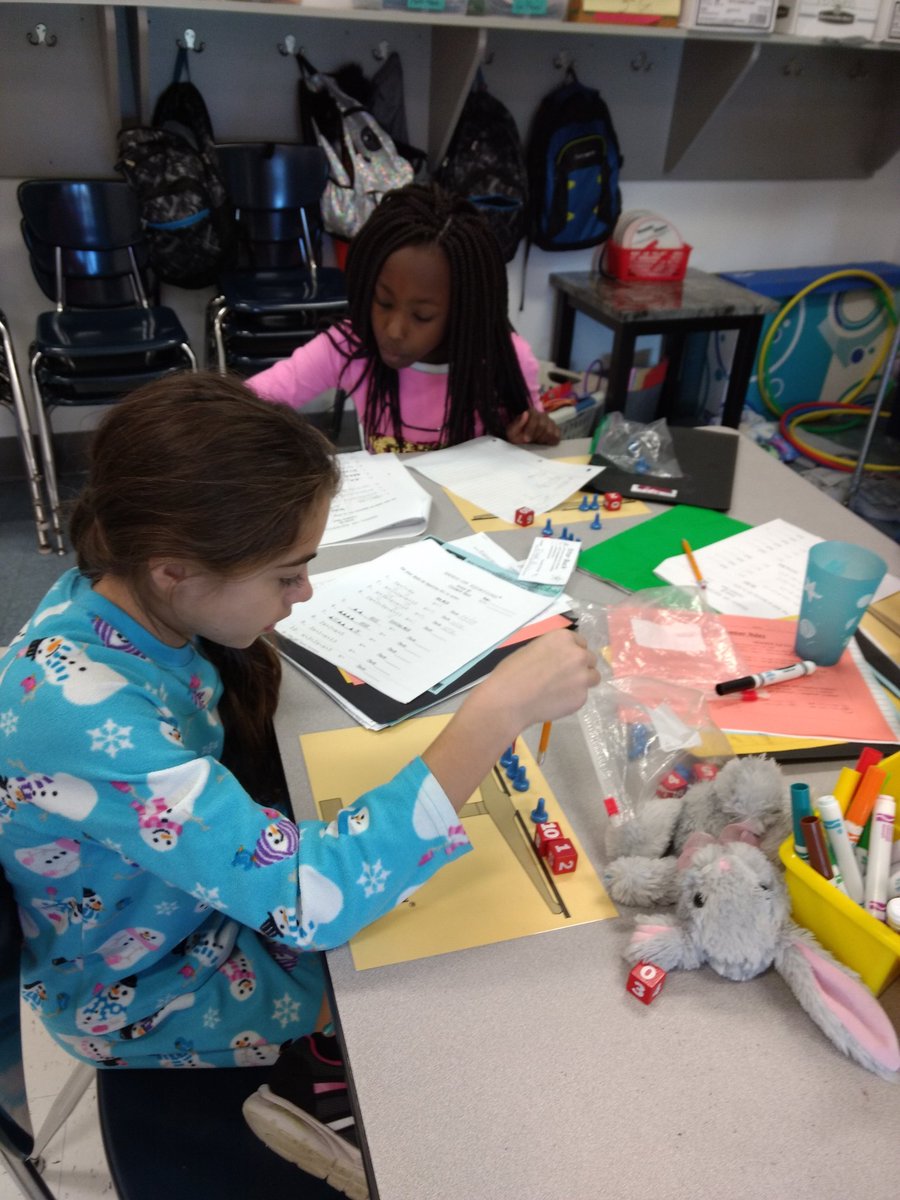 TeacherEck's tweet image. Working to #SolveEquations in #Algebra with 5th grade @HSDGifted.