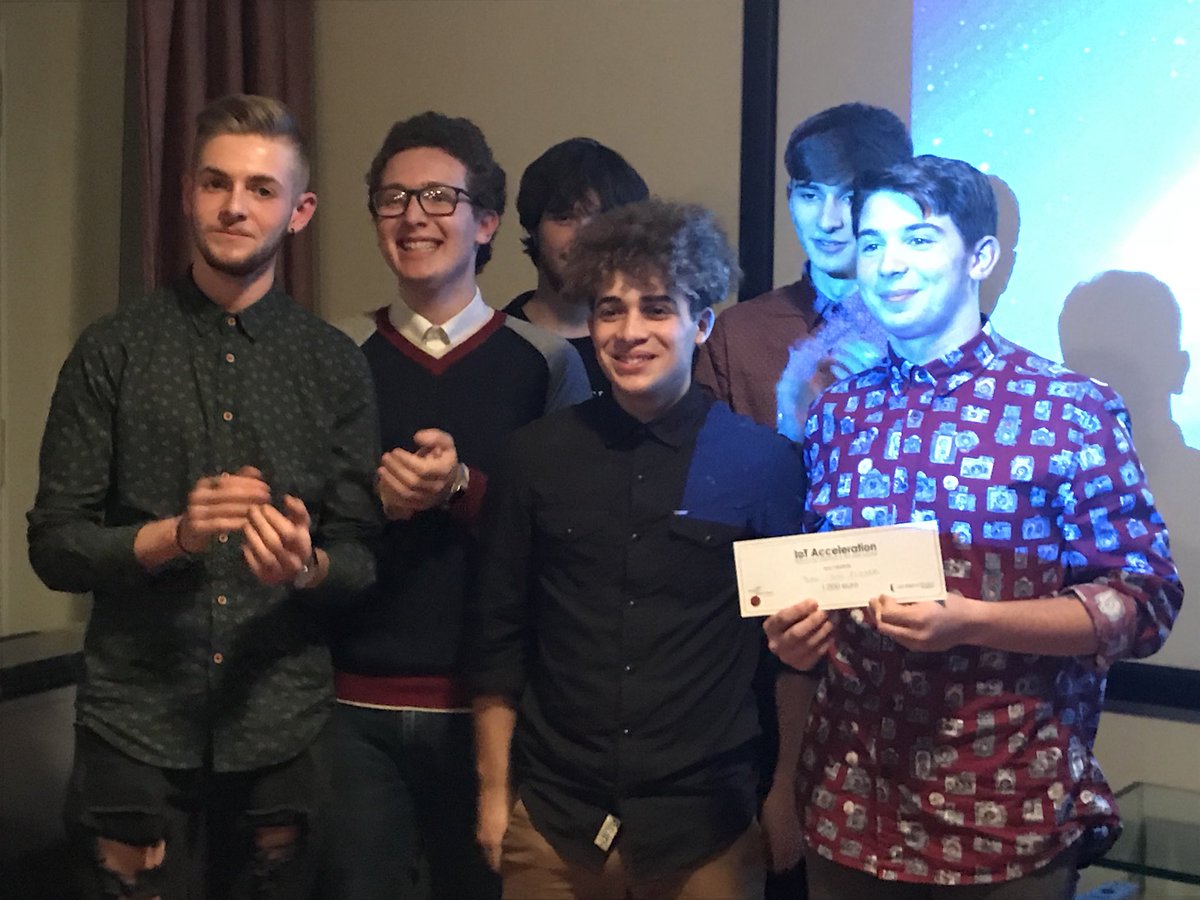 Francy_fmd's tweet photo. #IotAcceleration vince #CarFlower l’auto che emette ossigeno quando cammina! Primo premio a #IIS Dante Alighieri #Anagni un vero successo! #sostenibilta #IoT @fmdigitale @FondazioneE https://t.co/t4f6fd07Up