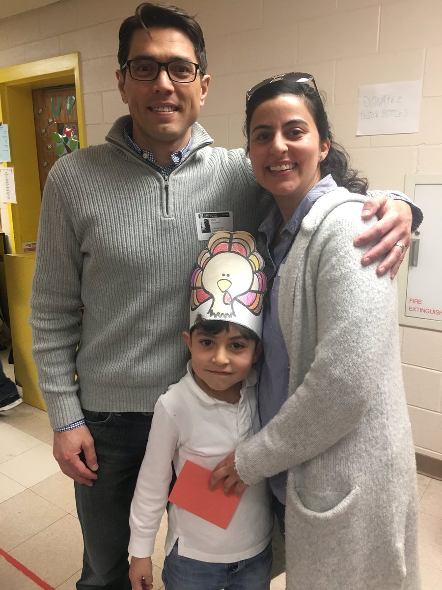 EscuelaKeyAPS's tweet photo. Former #EscuelaKey teacher and now @KeySchoolAPS Kinder Family! #APSisThankful for great teachers, students and families! https://t.co/loLSTvUaSy