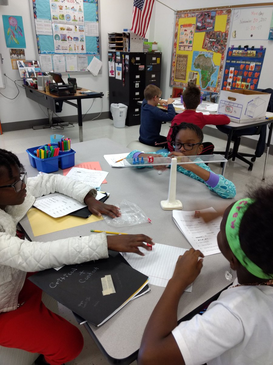 TeacherEck's tweet image. Working to #SolveEquations in #Algebra with 5th grade @HSDGifted.