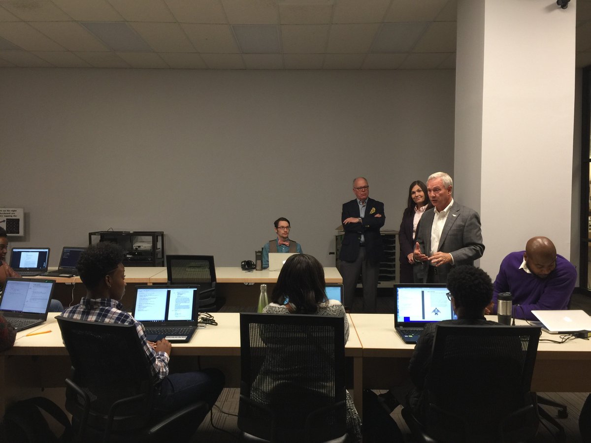 mdaworks's tweet photo. MDA Executive Director @GlennMcCJr , Executive Director of the MCCB Dr. Andrea Mayfield, and @InnovateMS ’s Richard Sun discussed the many opportunities available to #coders today at the Jackson-based Mississippi Coding Academy. #MSWorks #MSCodingAcademy https://t.co/dnyjPg6Ysy