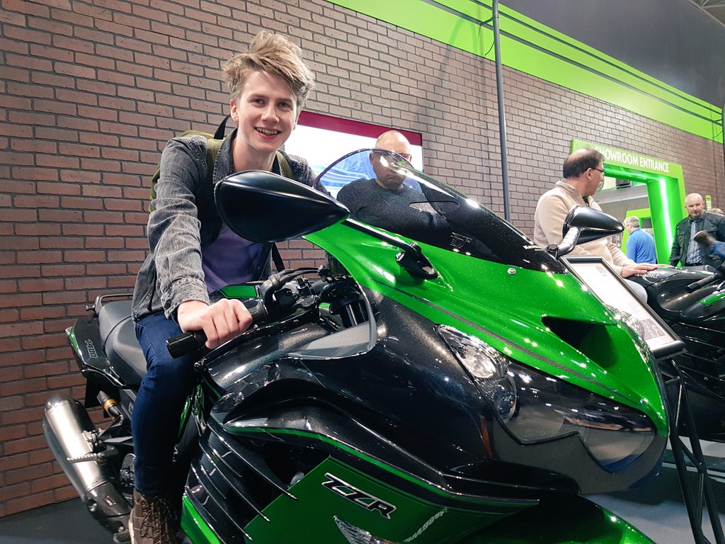 RoadBase2017's tweet image. Still think the ZZR1400 is one sexy bike