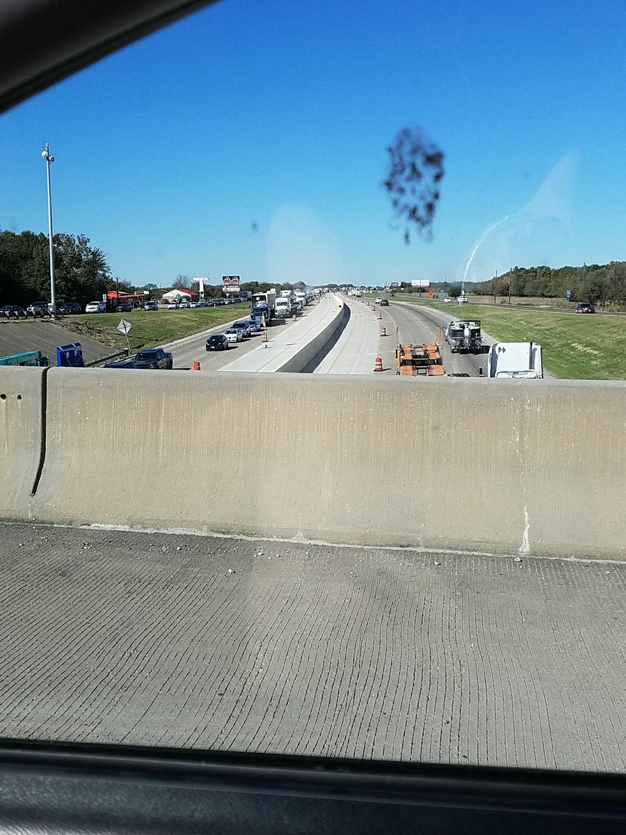 rayleemental's tweet photo. Traffic backup on 45 for miles. Adds TWO HOURS. #trafficsucks https://t.co/SyRBWKkm6a