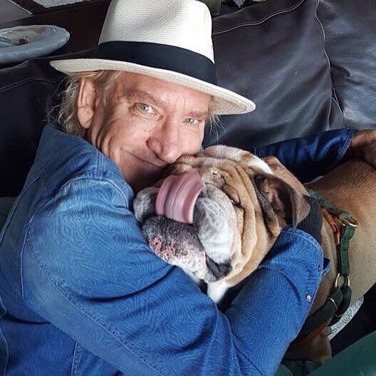 Hoy cumple 70 años el genial músico y muy perruno Joe Walsh. Happy Birthday !    