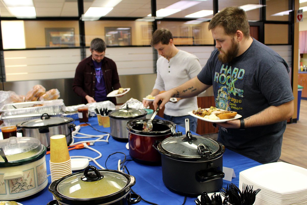 TempWorks's tweet photo. With the Thanksgiving holiday upon us, we went all out with this year’s fall potluck! It was fun trying all the different dishes and sharing good company. #WorkThanksgiving #Potluck #TeamBonding https://t.co/6yB8m9Ds3Z