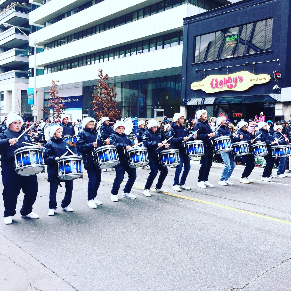 SMCSDrumline's tweet photo. A great #drumline @TOSanta #torontosantaclauseparade 12 #snare 7 #quads 5 #bass @SMCS1852 #SMCSArts #photocredit @SkipPhotog https://t.co/lrnD8Ll8hW