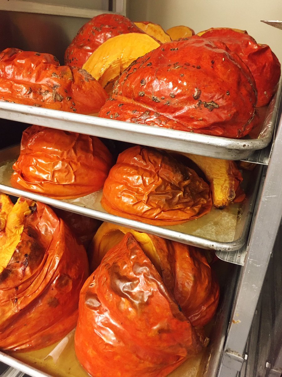originbakery's tweet image. We roast a lot of pumpkins this time of year, but it's well worth it for our super smooth pumpkin pie filling! #localpumpkins #yyj buff.ly/2zfQpzA