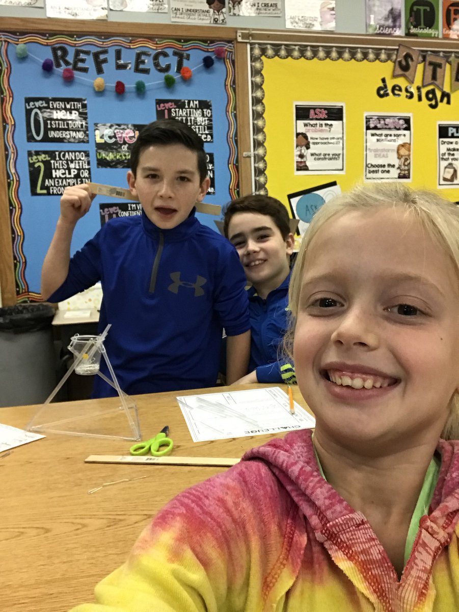 LindsayCafiero's tweet image. After learning about structures and strong shapes last week, students applied what they learned to create a structure with 20 straws and 40 paper clips! #DesignChallenge #ArchitectureStudy #STEAMselfies