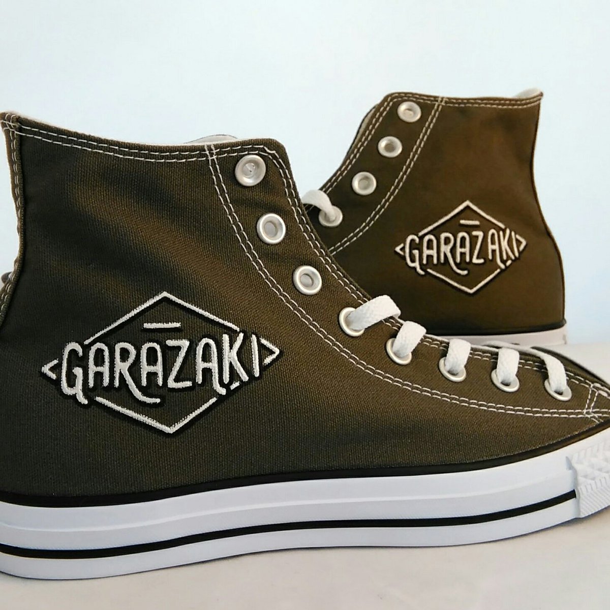 artmatina's tweet photo. #logoshoes #garazaki #bar #Logo #wearart #artshoes https://t.co/q3TiubMnAp