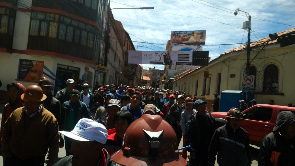 Hoy una marcha pagada por Evo Morales.....