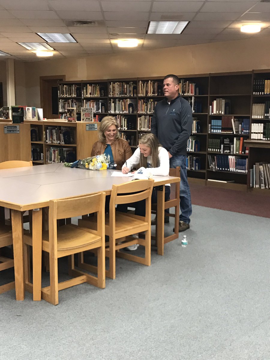 Oneida_GBball's tweet photo. Congratulations to Julianna Cavanagh as she signed her letter of intent to the University of North Carolina Wilmington for track and field! https://t.co/DFBKzXhBug
