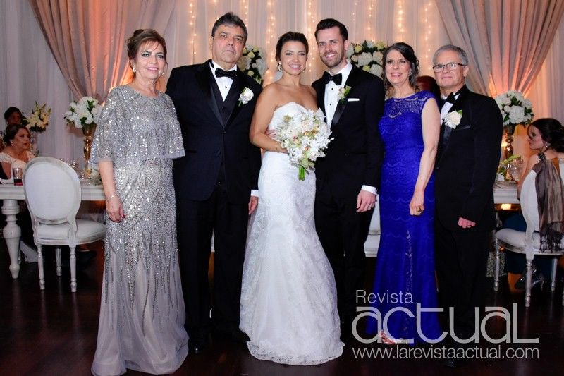 LaRevistaActual's tweet photo. #SocialesActual Matrimonio de Sabrina Duncan Bula y Mark Walsh Sauvé https://t.co/Q9lyYRe5Tp https://t.co/otKD3RcMir