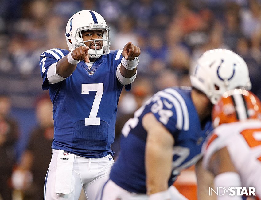IndyStarSports's tweet photo. Hey, you! 

Want to win first row club seats (+ parking) to Sunday’s #Colts game? 

Simply retweet this photo for a chance to win. https://t.co/4n29SbbyQN