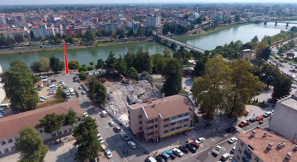 baskandundar's tweet photo. Yeni Şehir Köprüsü inşaatımız başladı. Belediyemiz öz kaynakları ile yapılacak köprü Yeşilırmak üzerine bir gerdanlık olacak. https://t.co/LCYA755O4k