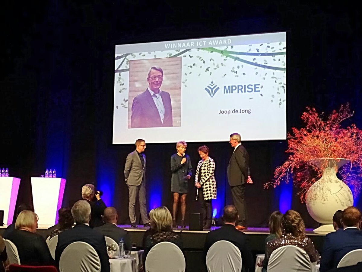 Trots op het winnen van de #ICTaward 2017 tijdens het Business Event gemeente Veenendaal #BEV17