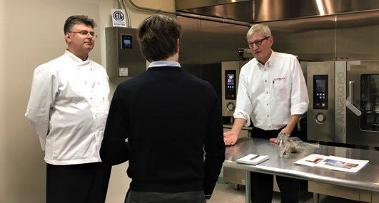 AngeloPoAmerica's tweet photo. As Thanksgiving gets closer, those of us in the office reach out to our Chefs more than usual for cooking advice. #Thanksgiving #turkey #combicooking #CombiLove https://t.co/Jo0Xm6DNEK