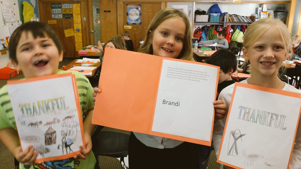 harborcreekhand's tweet photo. #thankful for this class! Today we finished our latest writing piece - Thankful - and we're taking them home to share with our familes. #thanksgivingweek #givingthanks #kidsthatwrite https://t.co/hBFeio0itm