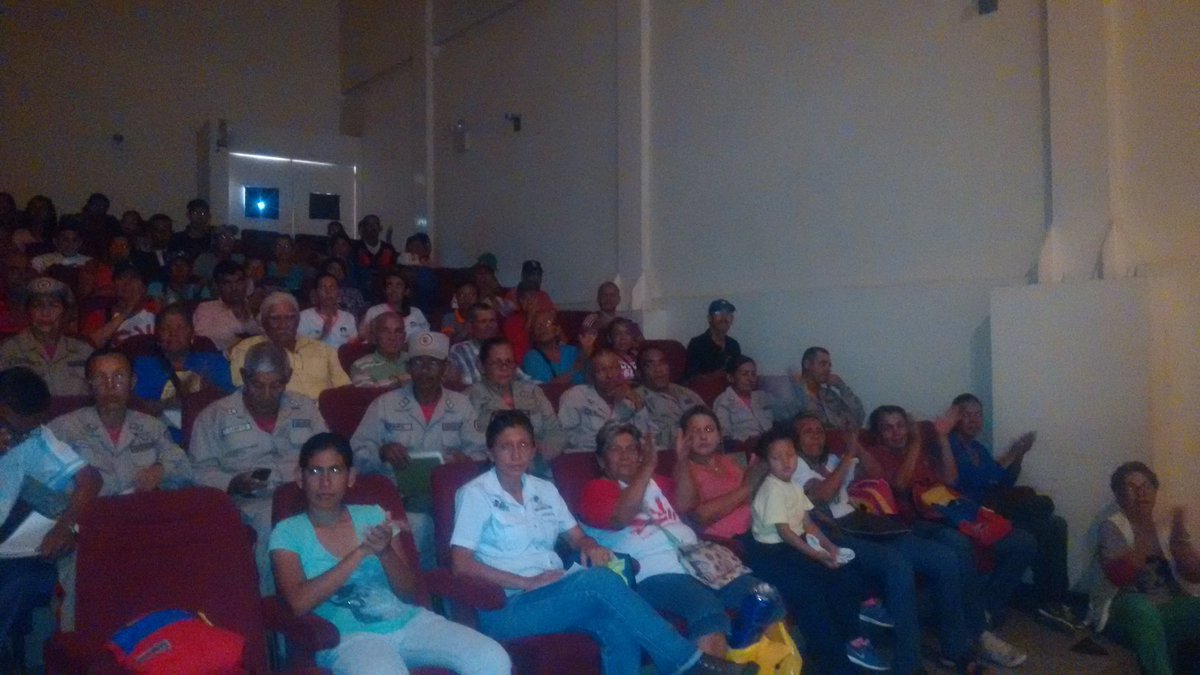 salamppepalavec's tweet photo. @gestionperfecta  Encuentro Somos Venezuela en el LB Héctor Rojas Meza Palavecino dando a conocer lineamientos emanados por nuestro Presidente Nicolás Maduro @MirnaT_Vies https://t.co/vdLOeYj7XD