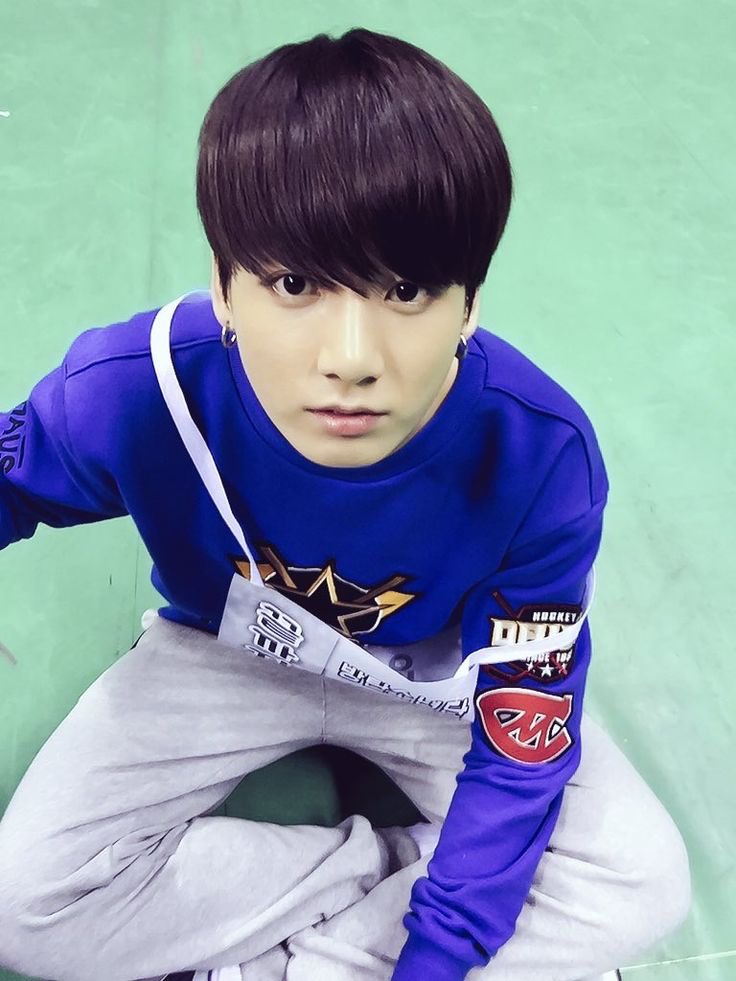 Jungkook in blue t shirt selca