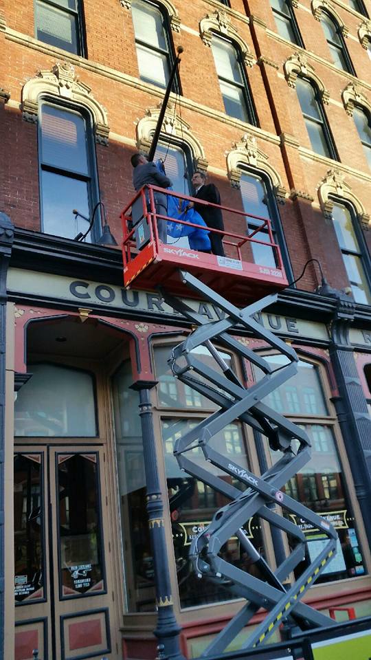 Doextra's tweet photo. Celebrating flying the Kosovo flag next to the US and IA flags in #DSMUSA for the first time! Congrats @KosovoinUS! Proud to share Court Avenue Business Suites with you. https://t.co/3NRurBFCxu