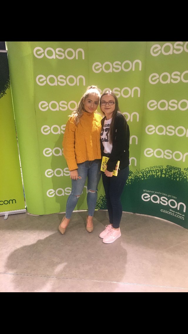LucyBelshaw's tweet photo. Still can’t believe I met this beautyyyy yesterday !! ❤️❤️x @SaffronBarker https://t.co/oMMA0r3rjx