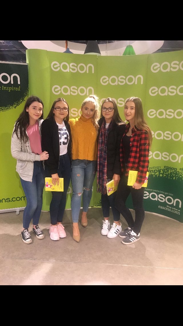 LucyBelshaw's tweet photo. Still can’t believe I met this beautyyyy yesterday !! ❤️❤️x @SaffronBarker https://t.co/oMMA0r3rjx