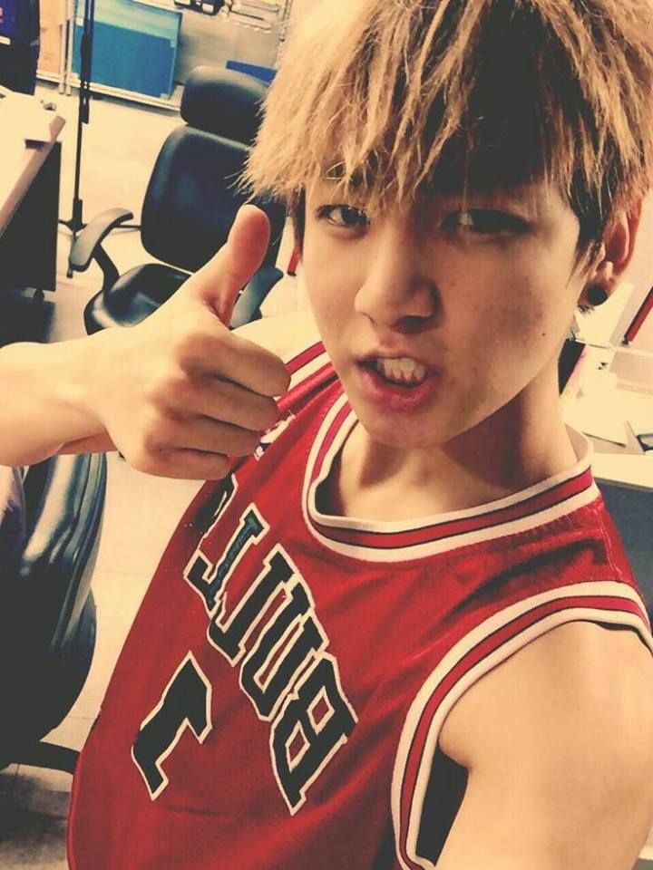 Jungkook in red t shirt selca