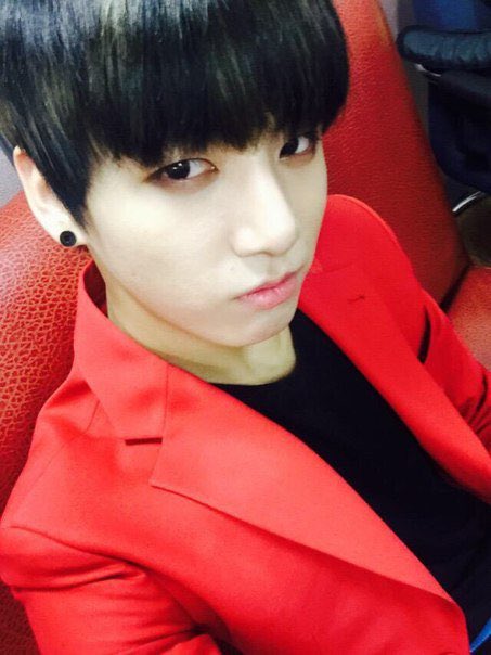 Jungkook in red t shirt selca