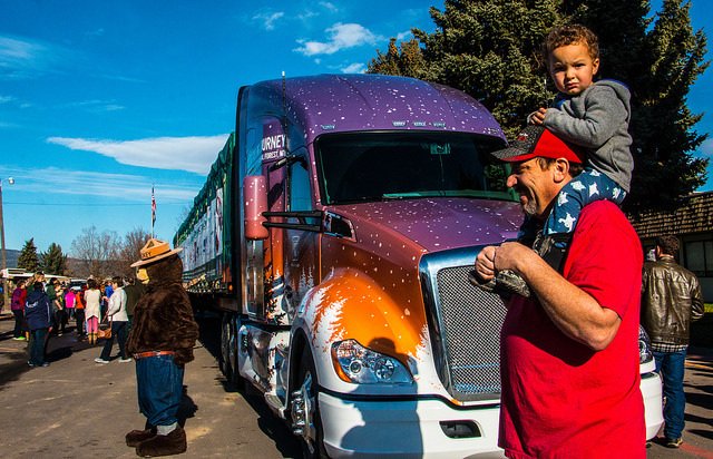 fleetowner's tweet photo. Photo Gallery: Scenes from the 2017 Capitol Christmas tree trip from Montana to Washington, DC https://t.co/yyyw1Dvb1z #christmas #capitoltree https://t.co/VUgPfEqGdF