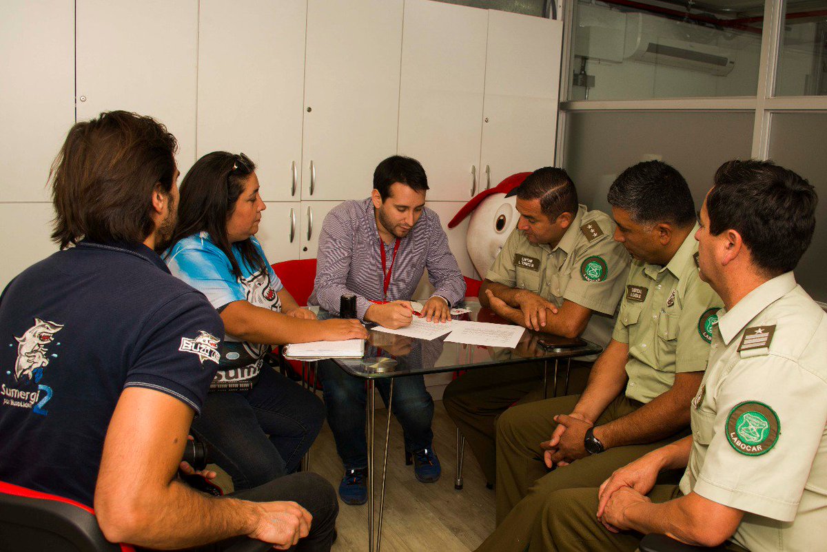 Carabdechile's tweet photo. Buzos de Carabineros  y @sumergi2chile, lanzan la 1° BUCEOTÓN, para motivar y hacer Buceo Inclusivo este  02 de diciembre en la piscina olímpica de la Escuela de Carabineros. Inscríbete en Facebook “Sumergi2”. Cupos limitados. ¡Te esperamos! https://t.co/m83kCjtiZU
