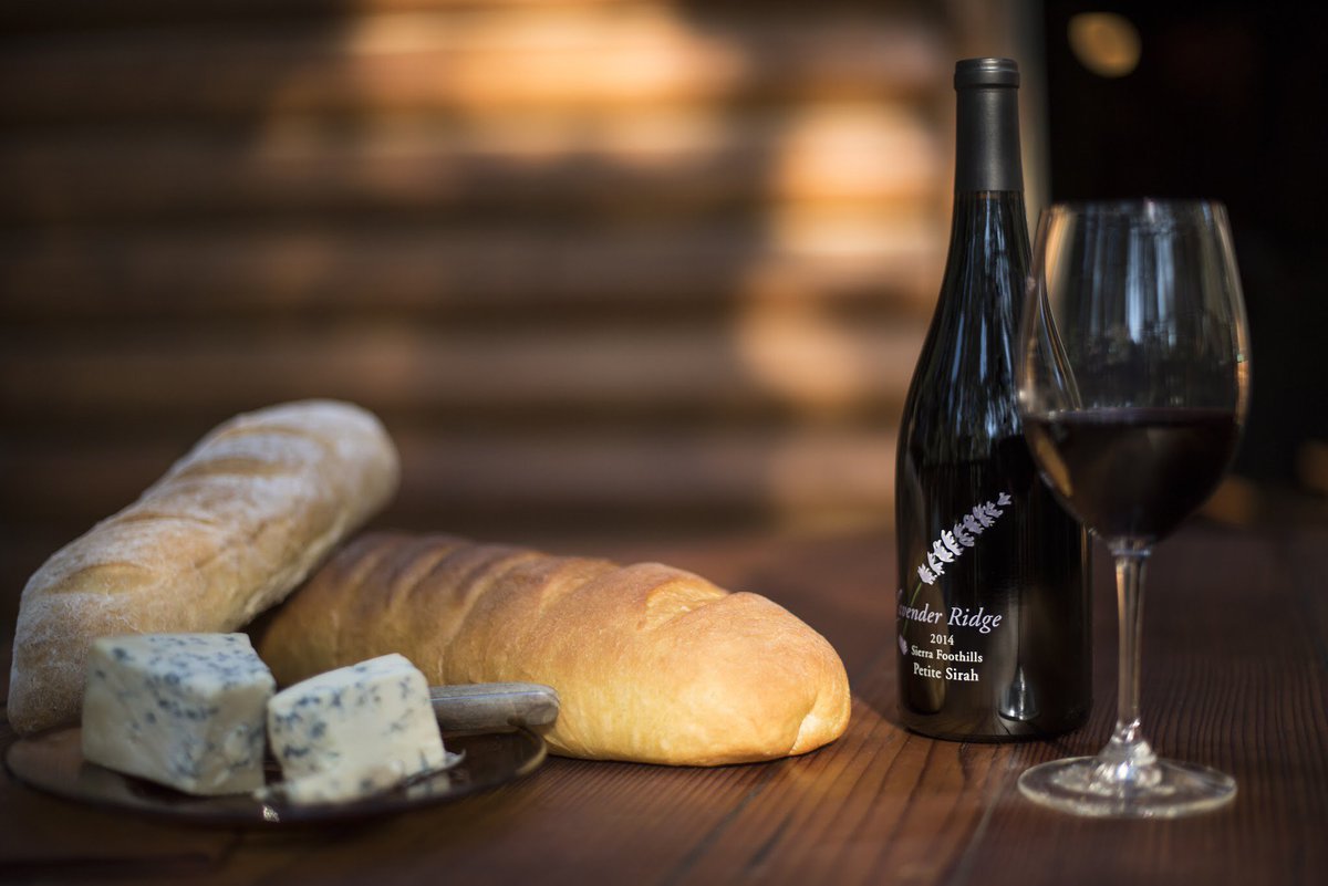 calaveras_wines's tweet photo. Visiting #CalaverasWineCountry with the Family this Thanksgiving week? Reserve a table in the #RhoneRoom at Lavender Ridge Vineyard for an elegant seated library wine and artisan cheese pairing. #visitmurphys #drinkcalaveras #visitcalaveras #winetasting https://t.co/dsyDTb4MGq https://t.co/1NdWG6wCJ2