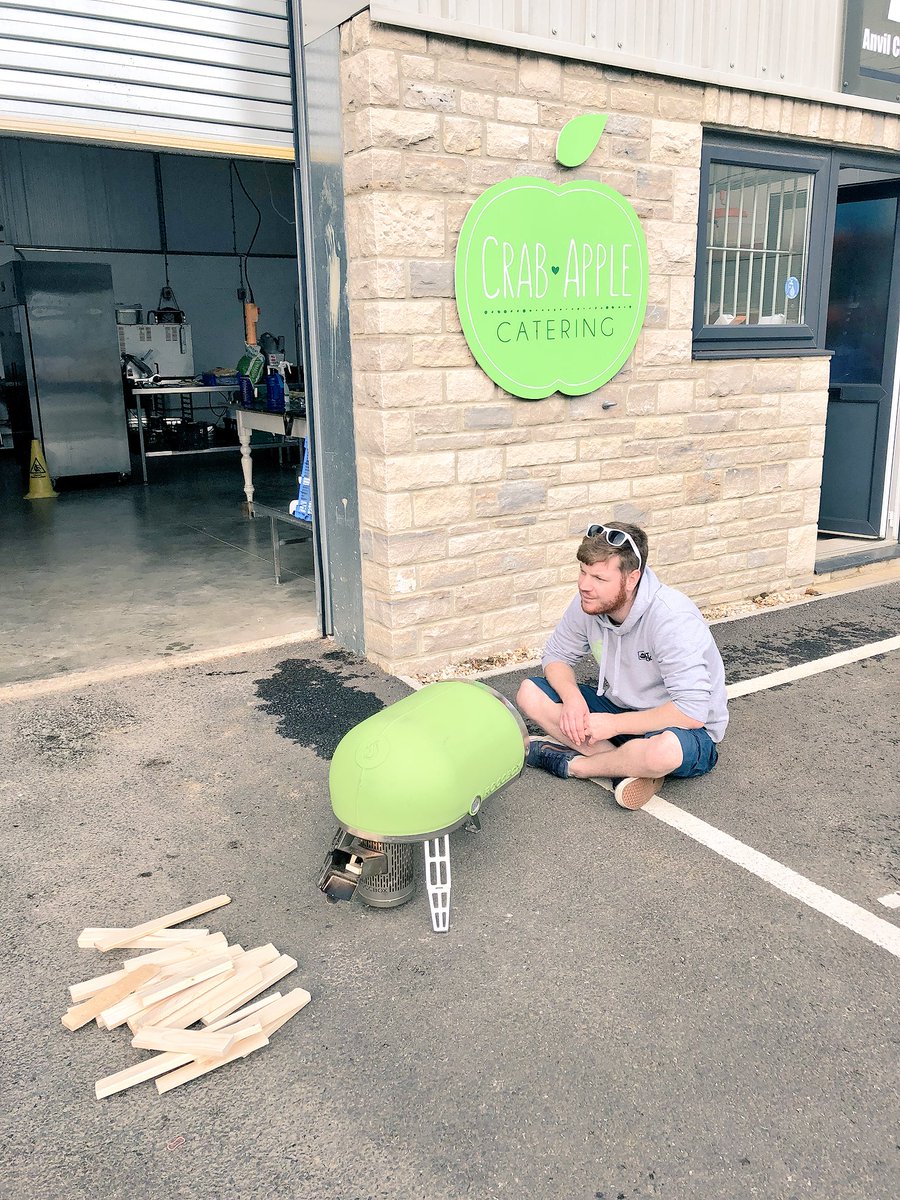 Just a standard day slow roasting some garlic outside 🔥 #roccbox #crabapplecatering #woodfired #flamegrilled #roastgarlic #tasty