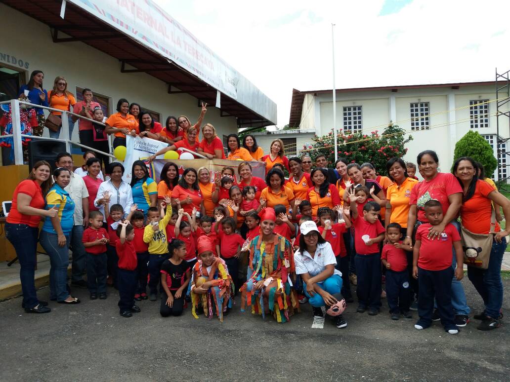 Irene83Pino's tweet photo. Conmemoración de la convención internacional de los derechos de los niños y niñas @FrnsEdobolivar de la mano @CmdnnaCaroni @JustoNogueraP @FNNSimon @Msuarezsot https://t.co/crWXluLv8Q