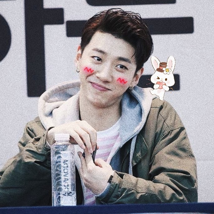 bangsoftie's tweet photo. ✲ﾟ*｡⋆♡ #방용국  ㅤㅤ
               ㅤ— yongguk https://t.co/7ykq8N1cb0