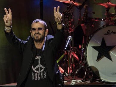 ringostarrmusic's tweet photo. Wow today I feel fine I hope you do too Pizza love peace and love peace and love. 😎✌️🌟💖🕉🐕☯️💕☮️ https://t.co/pnZH1Ul04M