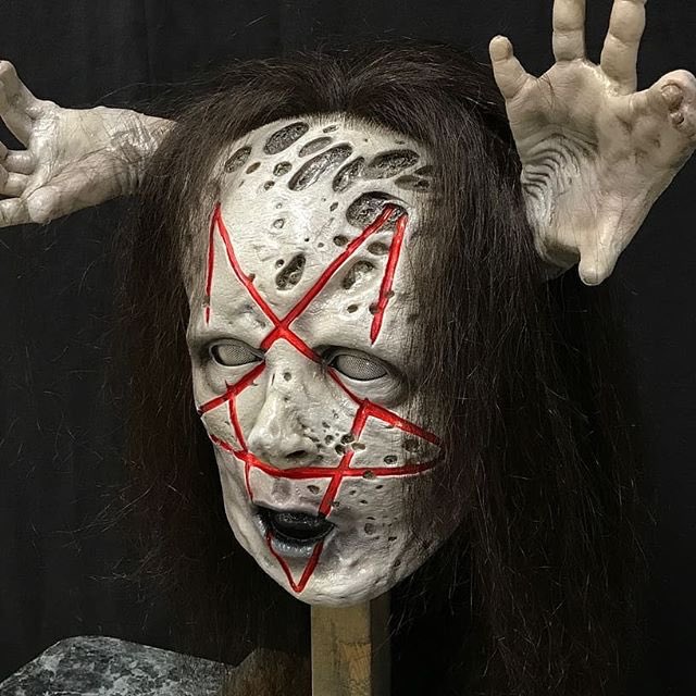 AHSxES's tweet photo. Holes / Pentagram

#AHSCult https://t.co/MWCQTfMA3M