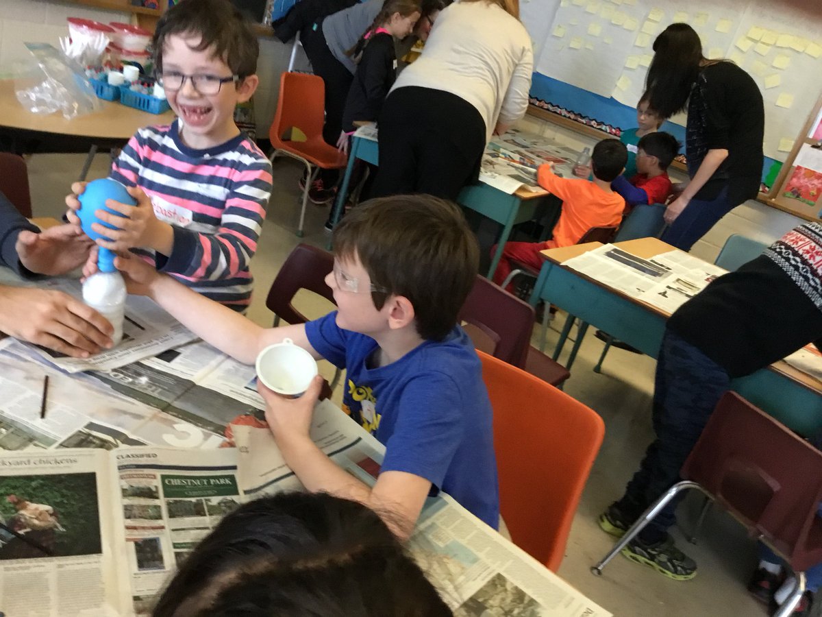 HeatherJodha's tweet photo. So much fun for #ScientistsInSchool Kitchen Chemistry workshop today! Science is so exciting! @TweetNG4TDSB @Sci_in_School https://t.co/xFSMj8ipZd