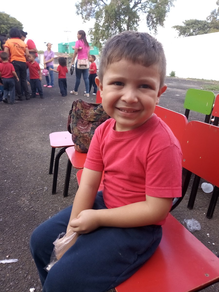Irene83Pino's tweet photo. Conmemoración de la convención internacional de los derechos de los niños y niñas @FrnsEdobolivar de la mano @CmdnnaCaroni @JustoNogueraP @FNNSimon @Msuarezsot https://t.co/crWXluLv8Q