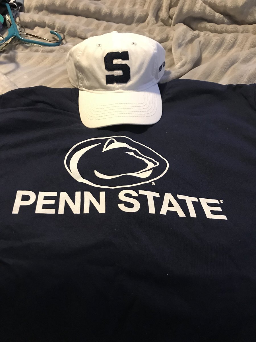 DiamondDoss's tweet photo. When your friends send you @PennState gear and you live in Arkansas #WEARE #PennStatefan โค๏ธ๐๐ป https://t.co/3KLoT2RaKR