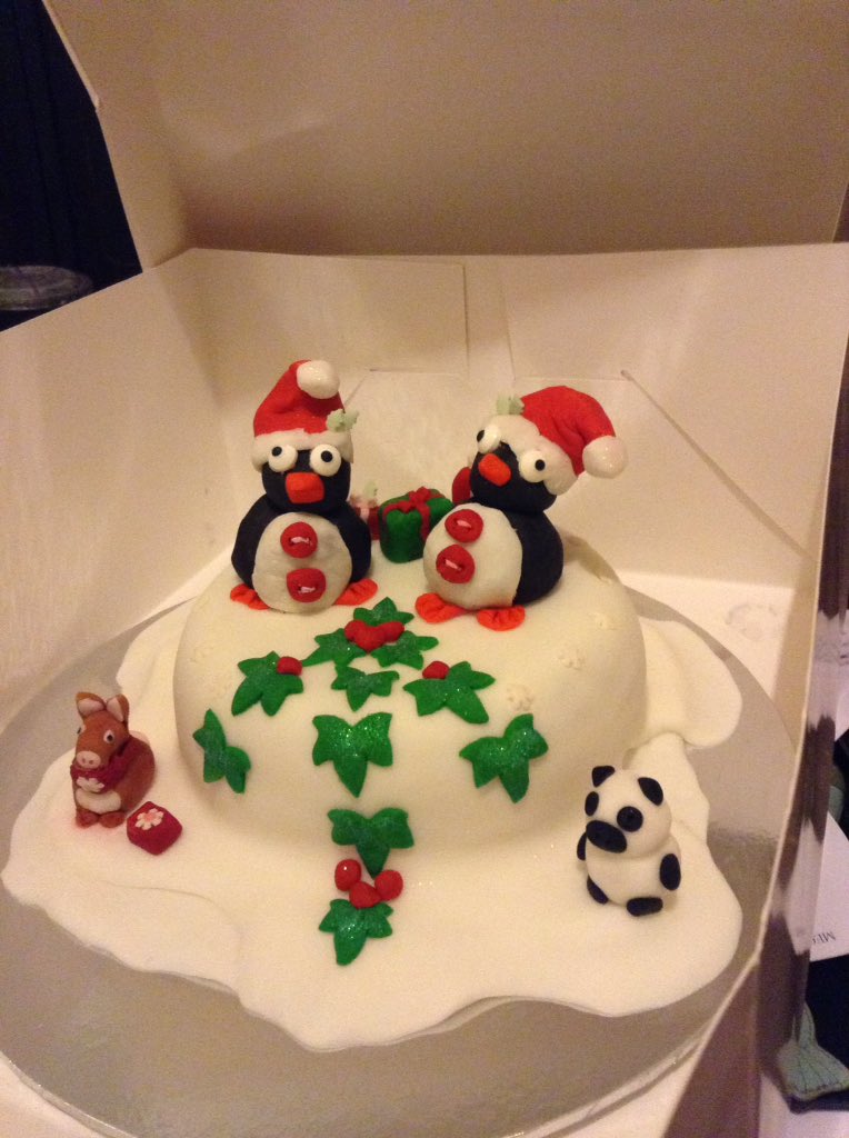 LisaScarletRyan's tweet photo. @emmafieldingcrt thanks for facilitating a few weeks of fun with icing!  #drunkpenguins #icing #glitter #cake #CAKE #buttonbelly https://t.co/mDbf6wizC3