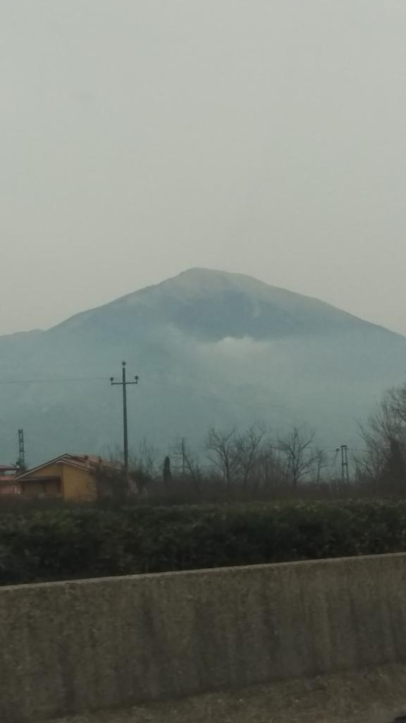 JordanAshReid's tweet photo. #onrouttopompeii #MountVesuvius #volcano #Italy #roadtrip https://t.co/8Y8Exzxtdj
