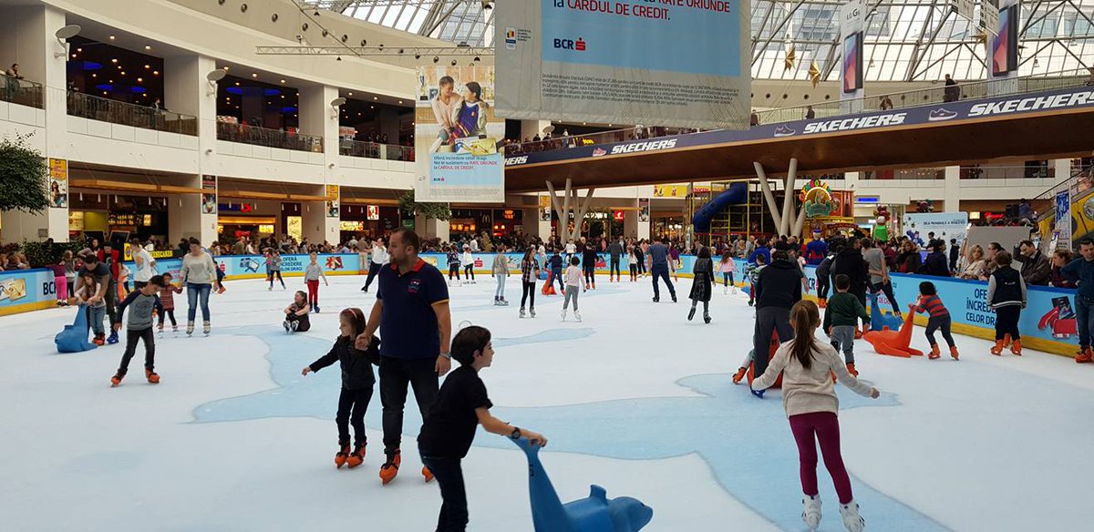 IceBusiness's tweet photo. Ice rinks are getting crowded! :) #icerink #romania #cotrocenionice #iceskating #funonice https://t.co/BbLlwjfCdx