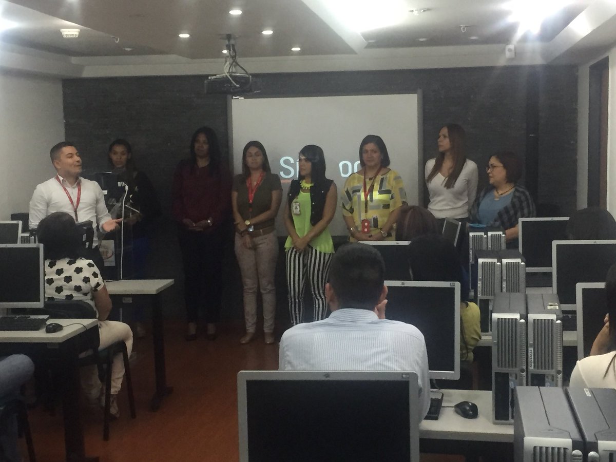 ONCOP_MF_VZLA's tweet photo. #20Nov #Ahora Empleados de la @ONCOP_MF_VZLA reciben sus notificaciones de ascensos en el concurso realizado durante este mes de noviembre #OctavaEstrellaBicentenaria https://t.co/LuLPd6oWE0