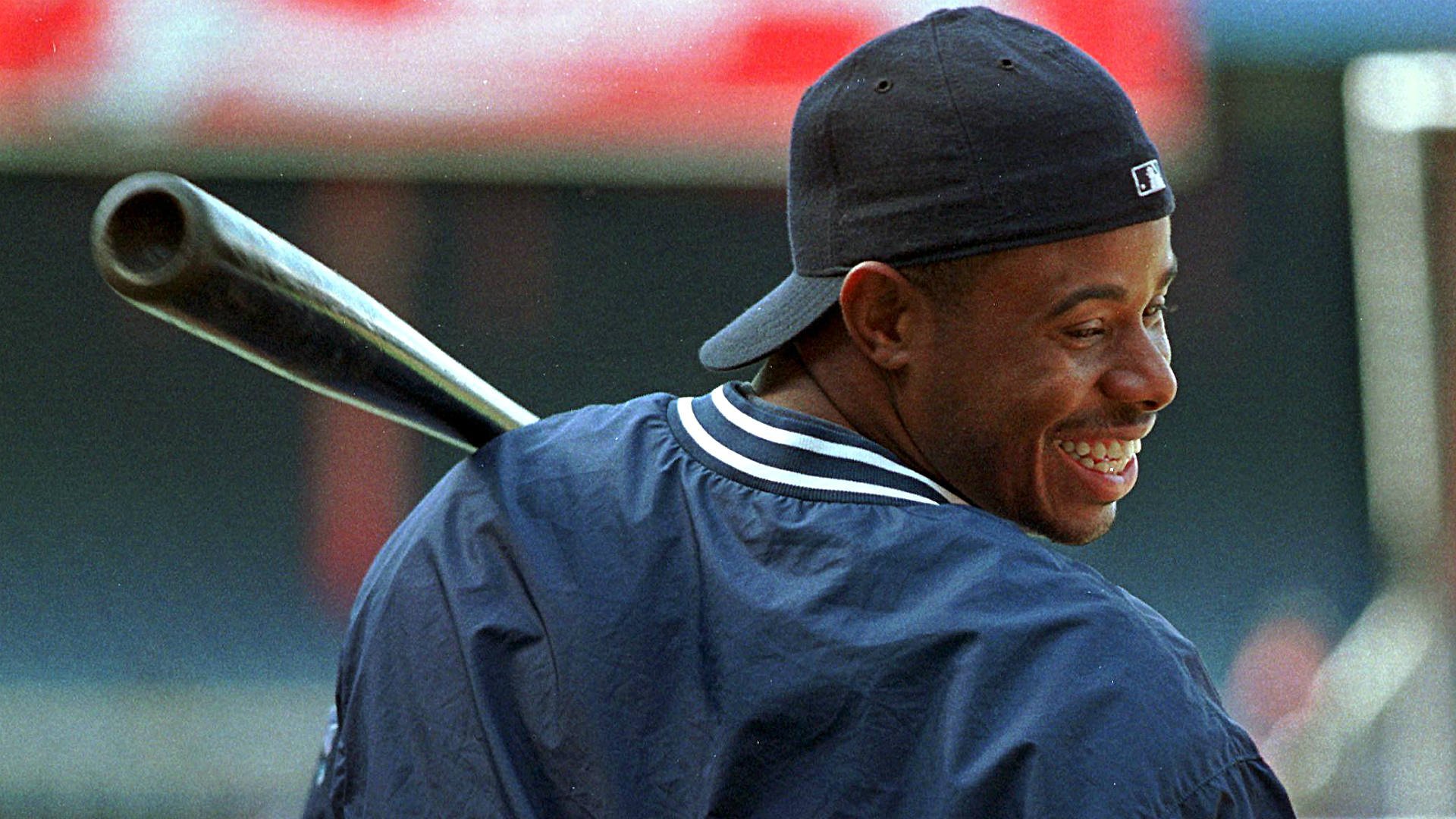 Happy birthday to Hall of Famer Ken Griffey Jr. 

He turns 48 today, but he\s forever The Kid. 