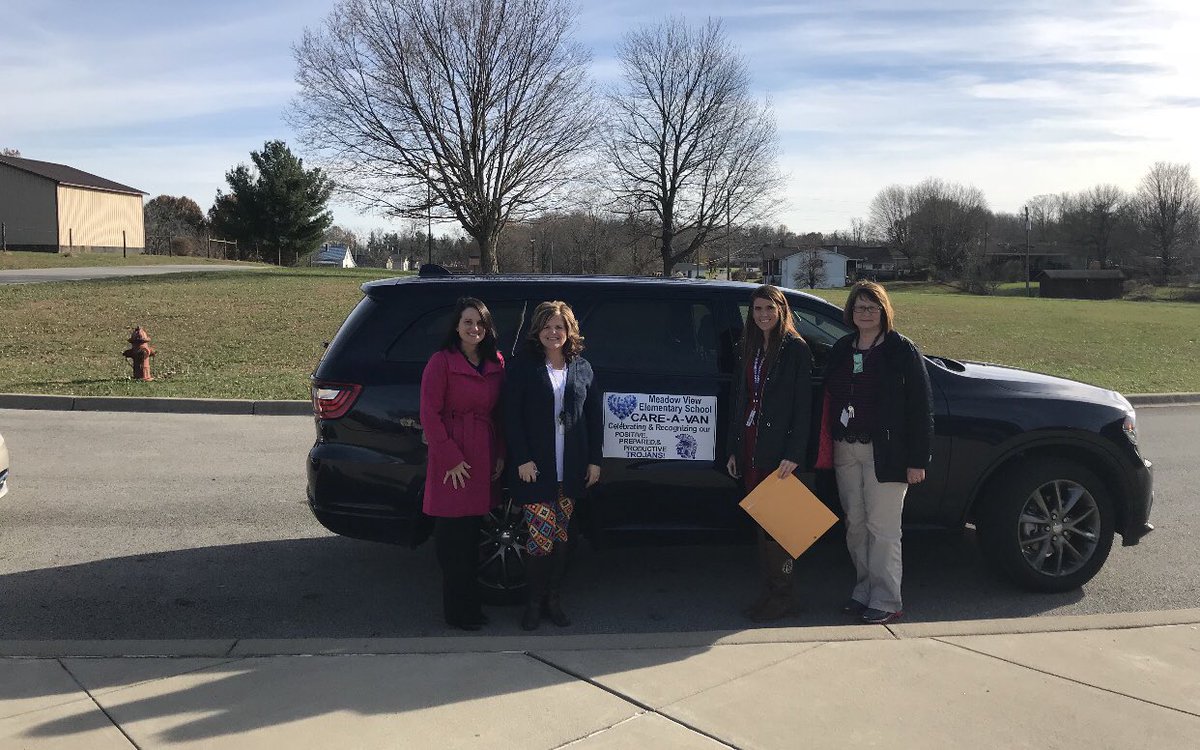 mviewelem's tweet photo. The Meadow View CARE-A-VAN hit the road for the 1st time this school year! We had an awesome time recognizing & celebrating our model Trojans!
#TrojanPride
#HCSMakeItCount https://t.co/a0kd0OqcND