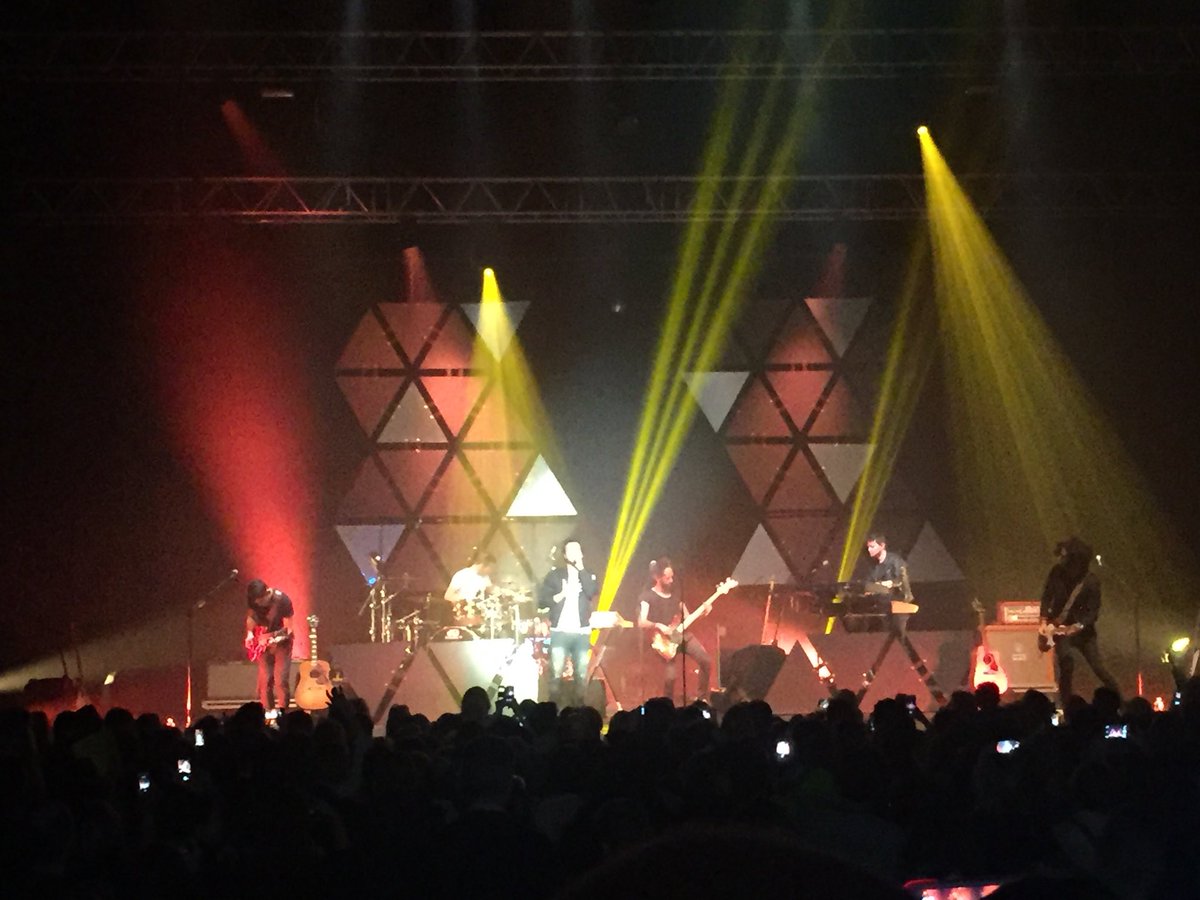 DssLea's tweet photo. #AmirTour @Amir_Off Geniaaale 🔥🔥🔥 https://t.co/z2dbPRlHGz